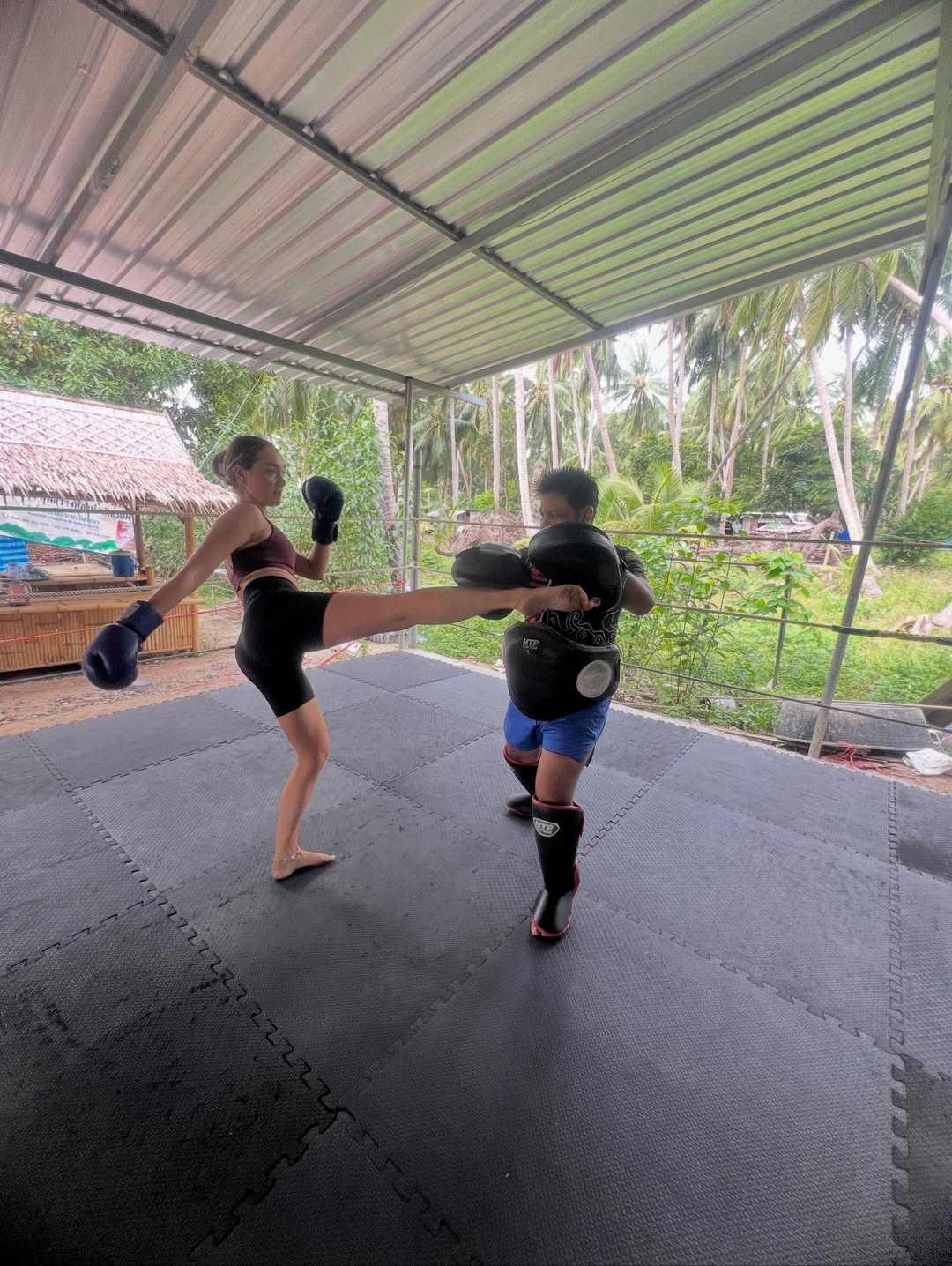 Training at Jomhod Muay Thai 6